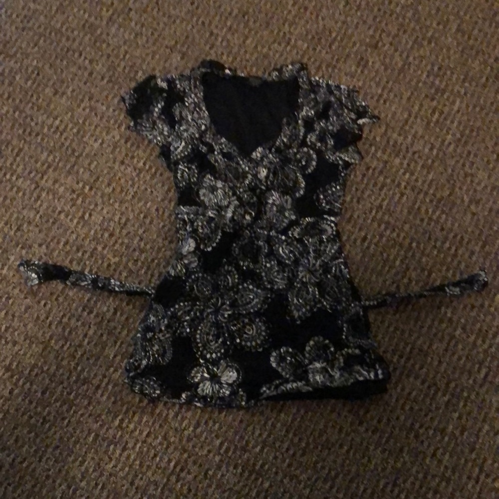 Women’s top w/ little waist tie thingy